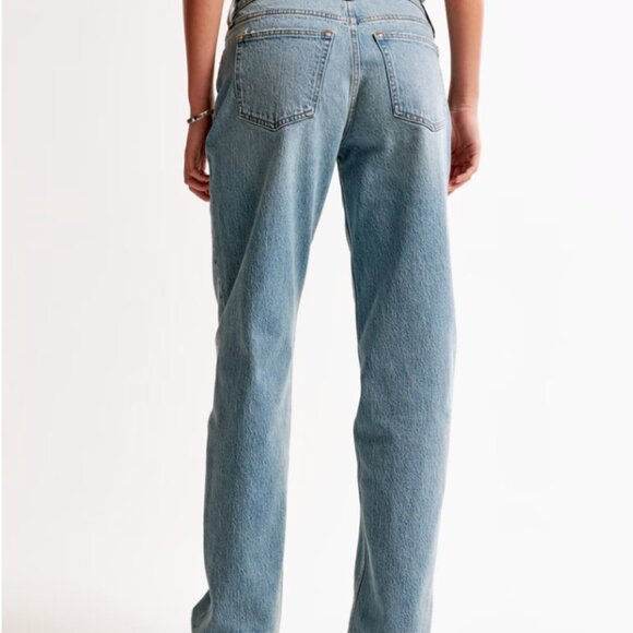 Abercrombie Low-Rise Baggy Jeans - Light Wash - Picture 2 of 7